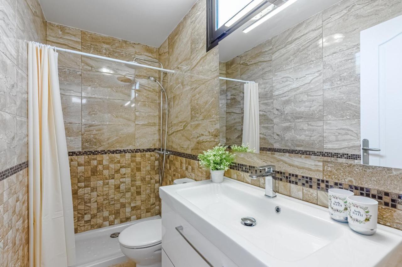 Apartment Apart America - 150 Meters From The Beach, Free Wi-Fi Arona  Exterior photo